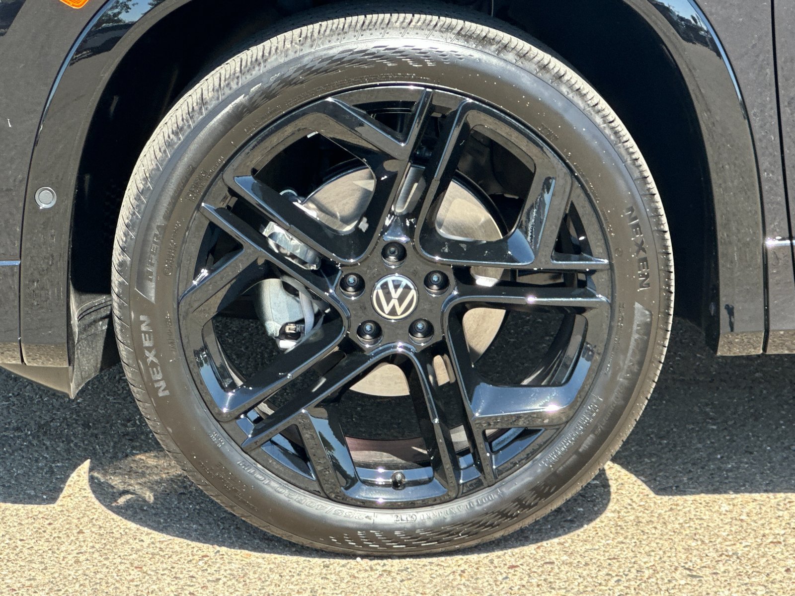 New 2026 Volkswagen Tiguan SE R-Line FWD image 25