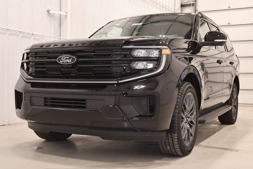 New 2026 Ford Expedition Platinum w/ Stealth Appearance Package image 5