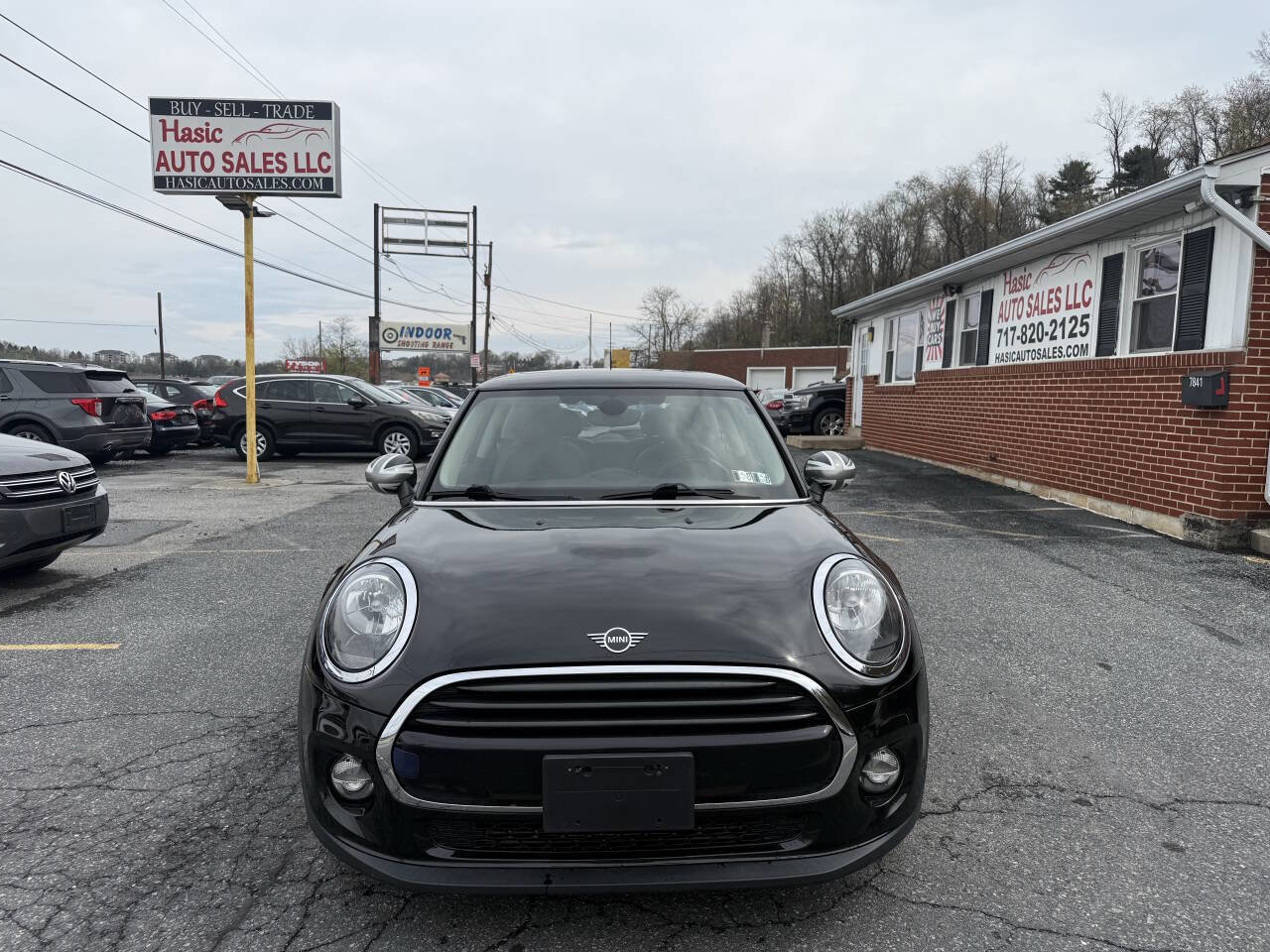 Used 2019 MINI Cooper 2-Door Hardtop w/ Signature Upholstery Package image 2