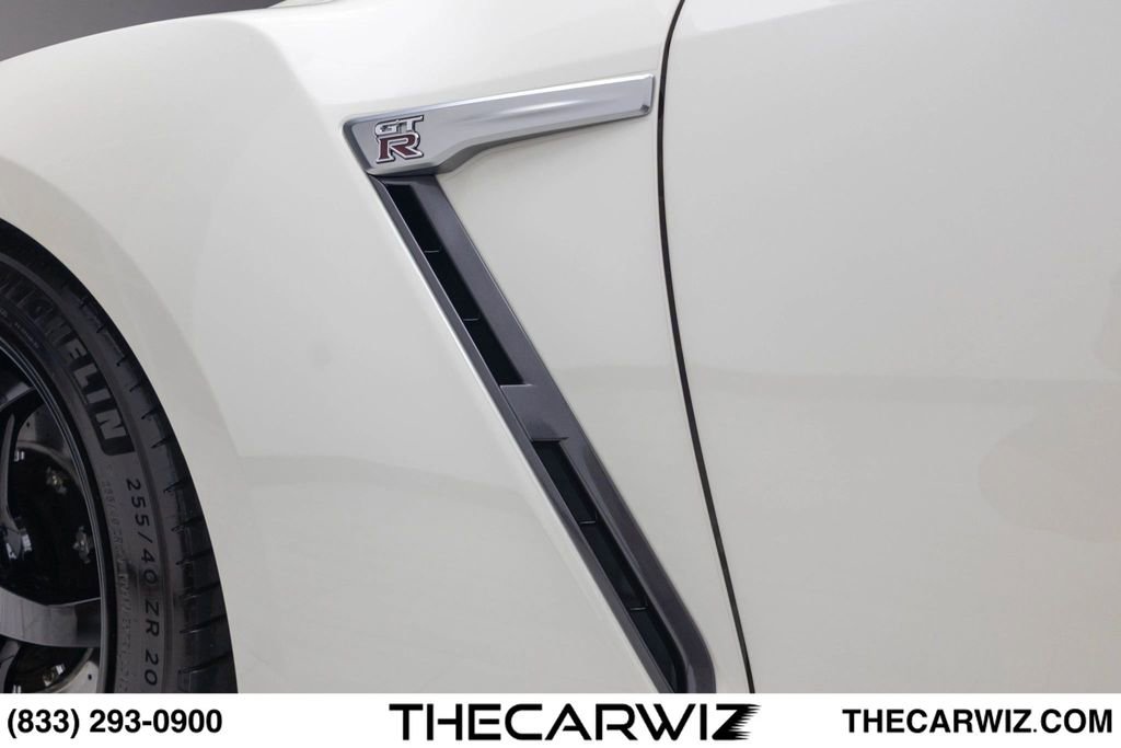 Used 2018 Nissan GT-R NISMO AWD/4WD image 16