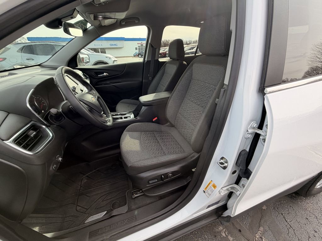 Certified 2024 Chevrolet Equinox LT w/ LPO, Floor Liner Package image 9