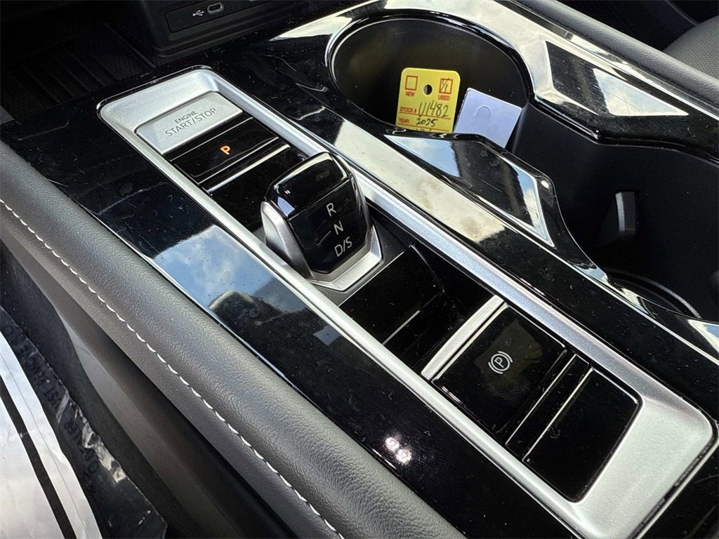 Used 2025 Volkswagen Atlas Cross Sport SE image 21