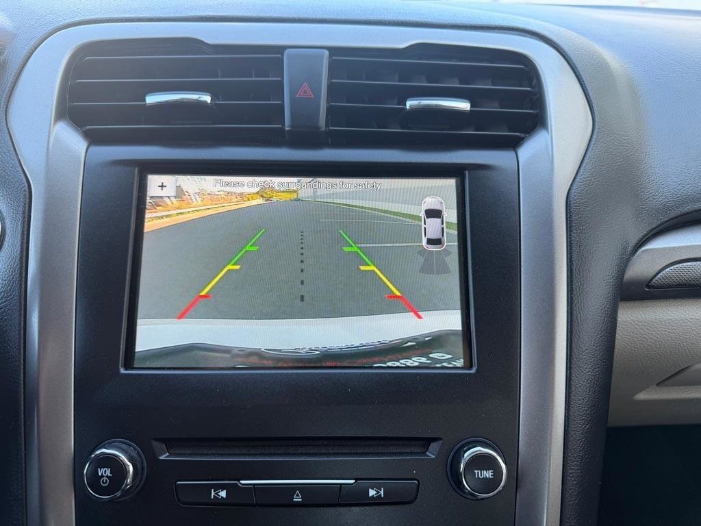 Used 2017 Ford Fusion SE image 31