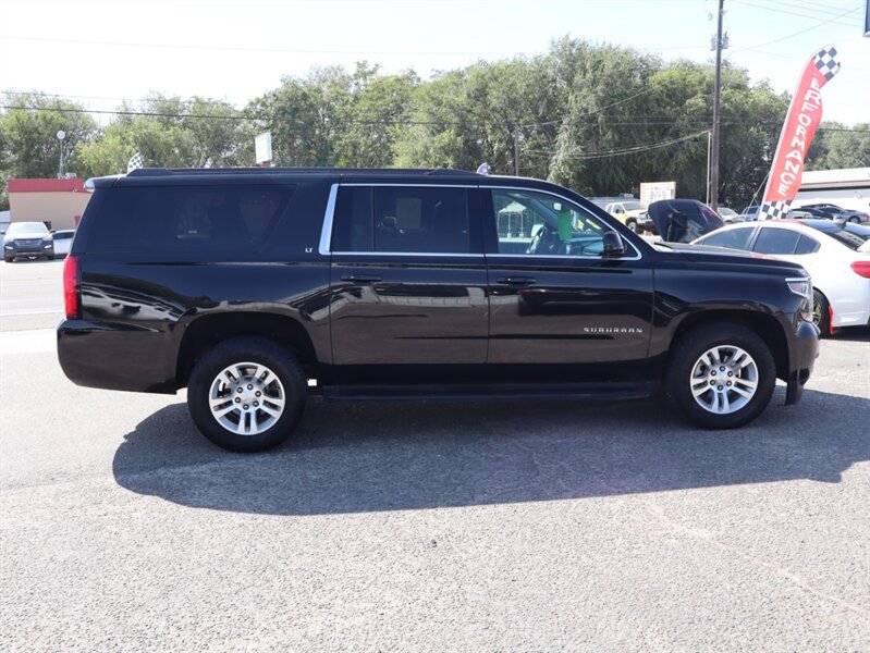 Used 2018 Chevrolet Suburban LT w/ Luxury Package AWD/4WD image 8