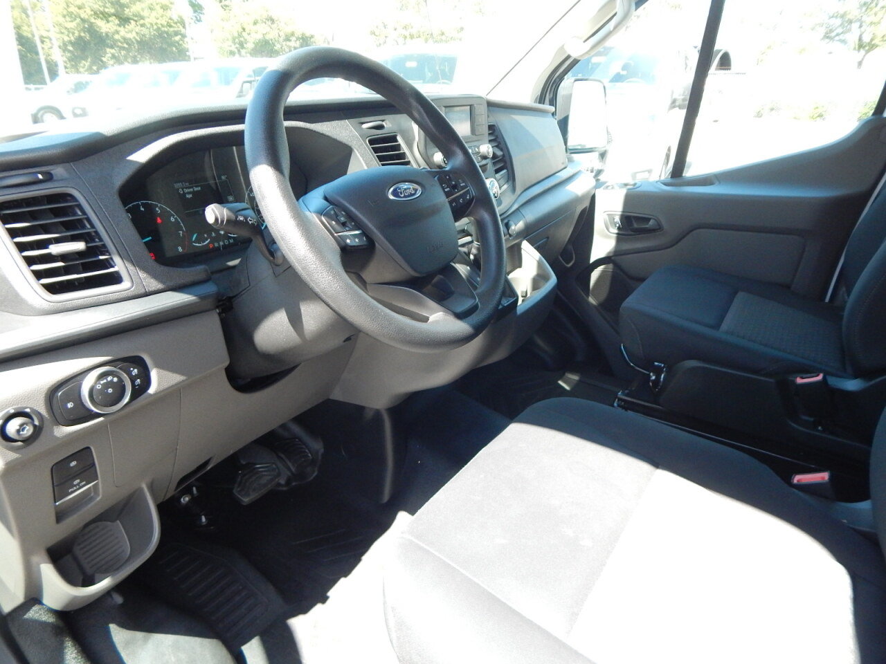 Used 2025 Ford Transit 250 Low Roof w/ Exterior Upgrade Package RWD image 2