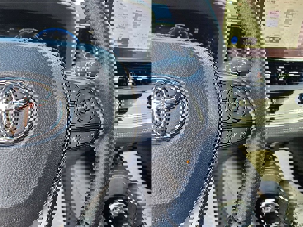 Used 2025 Toyota Corolla XSE image 12