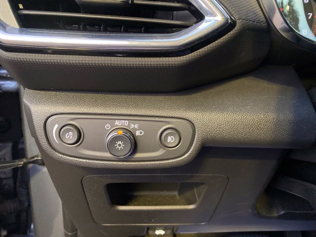 Used 2022 Chevrolet TrailBlazer LT w/ Convenience Package FWD image 8