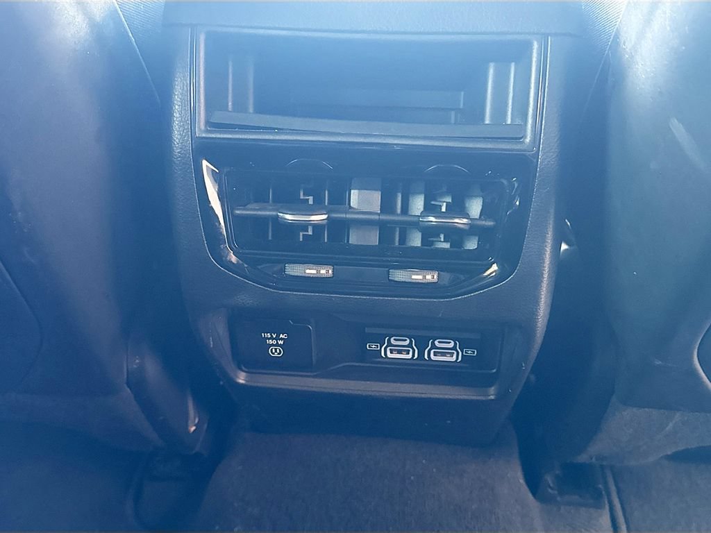 Used 2022 Jeep Grand Cherokee Altitude AWD/4WD image 29