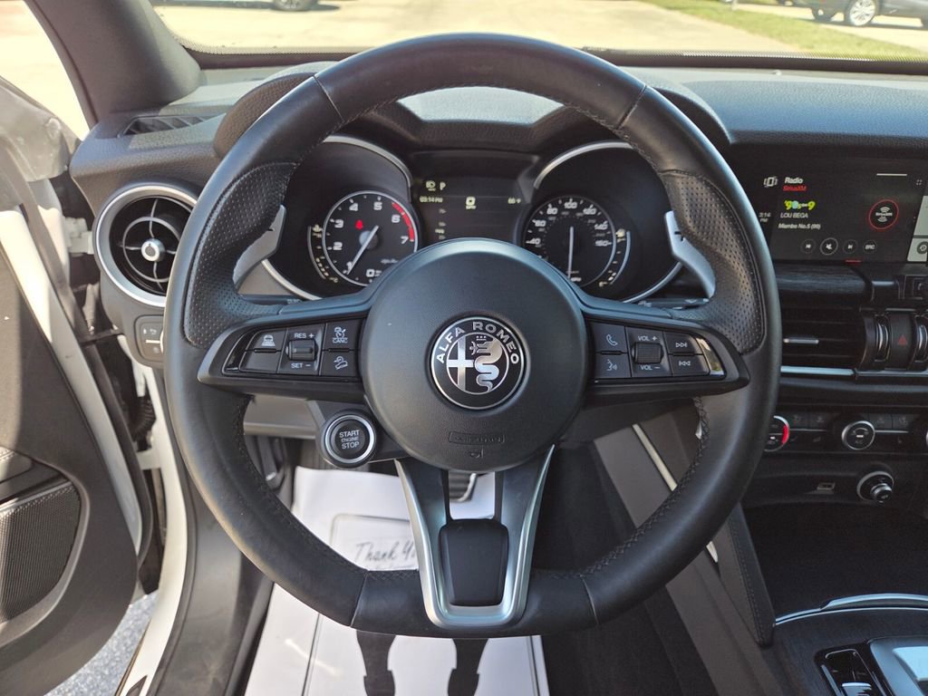 Used 2023 Alfa Romeo Stelvio Sprint image 26