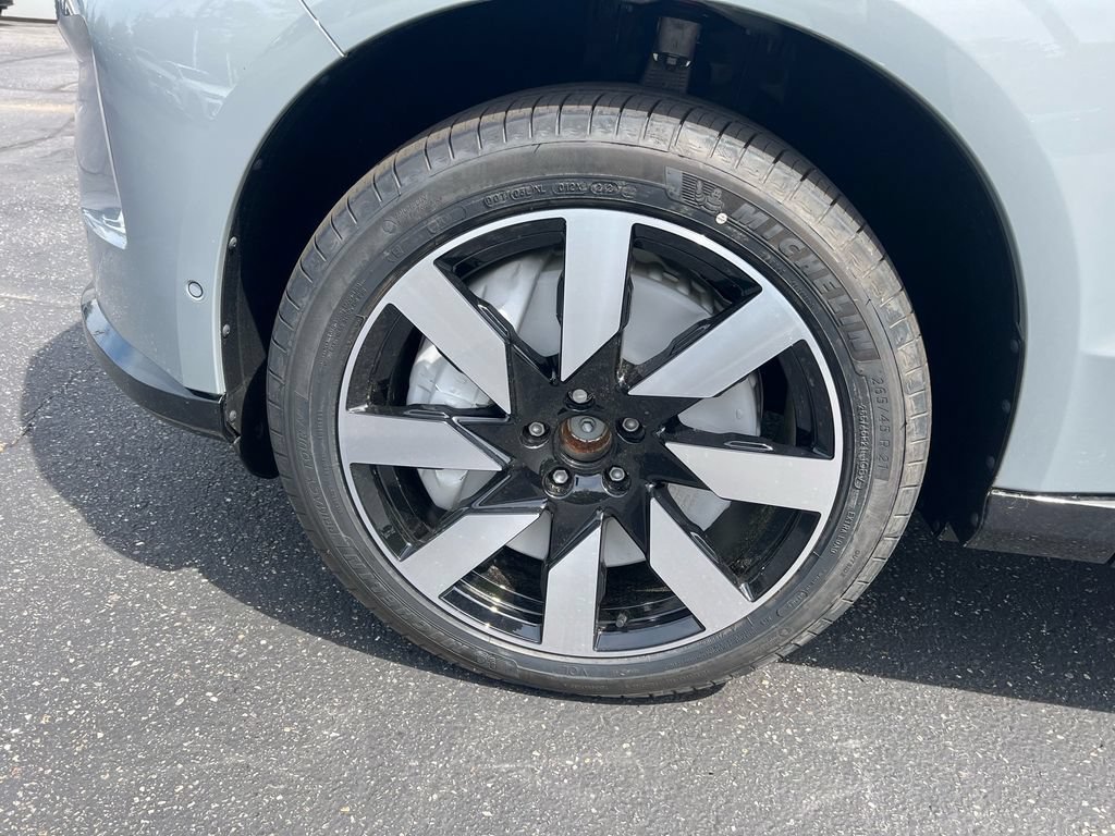 New 2026 Volvo EX90 Plus AWD/4WD image 9