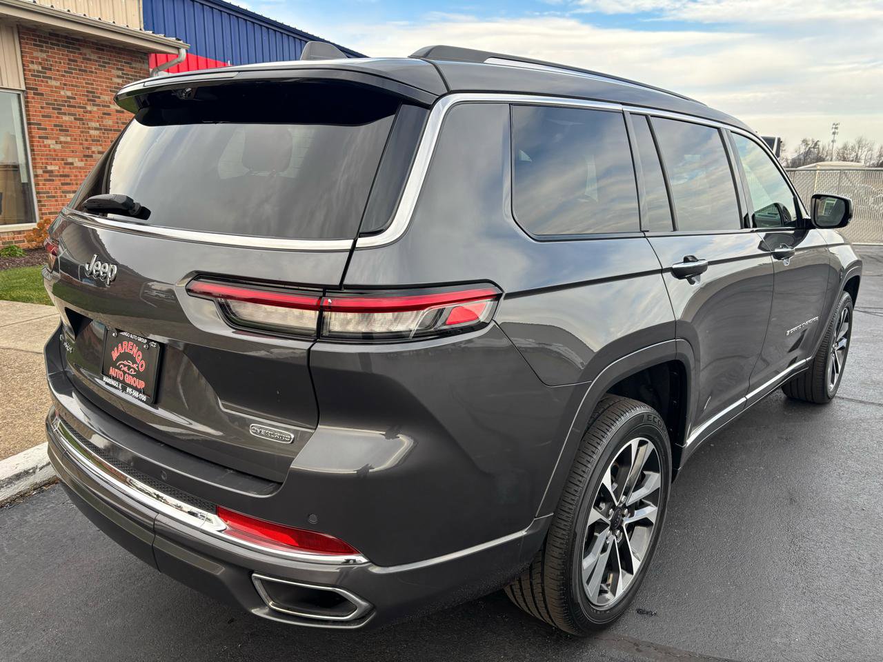 Used 2021 Jeep Grand Cherokee L Overland w/ Luxury Tech Group IV image 3