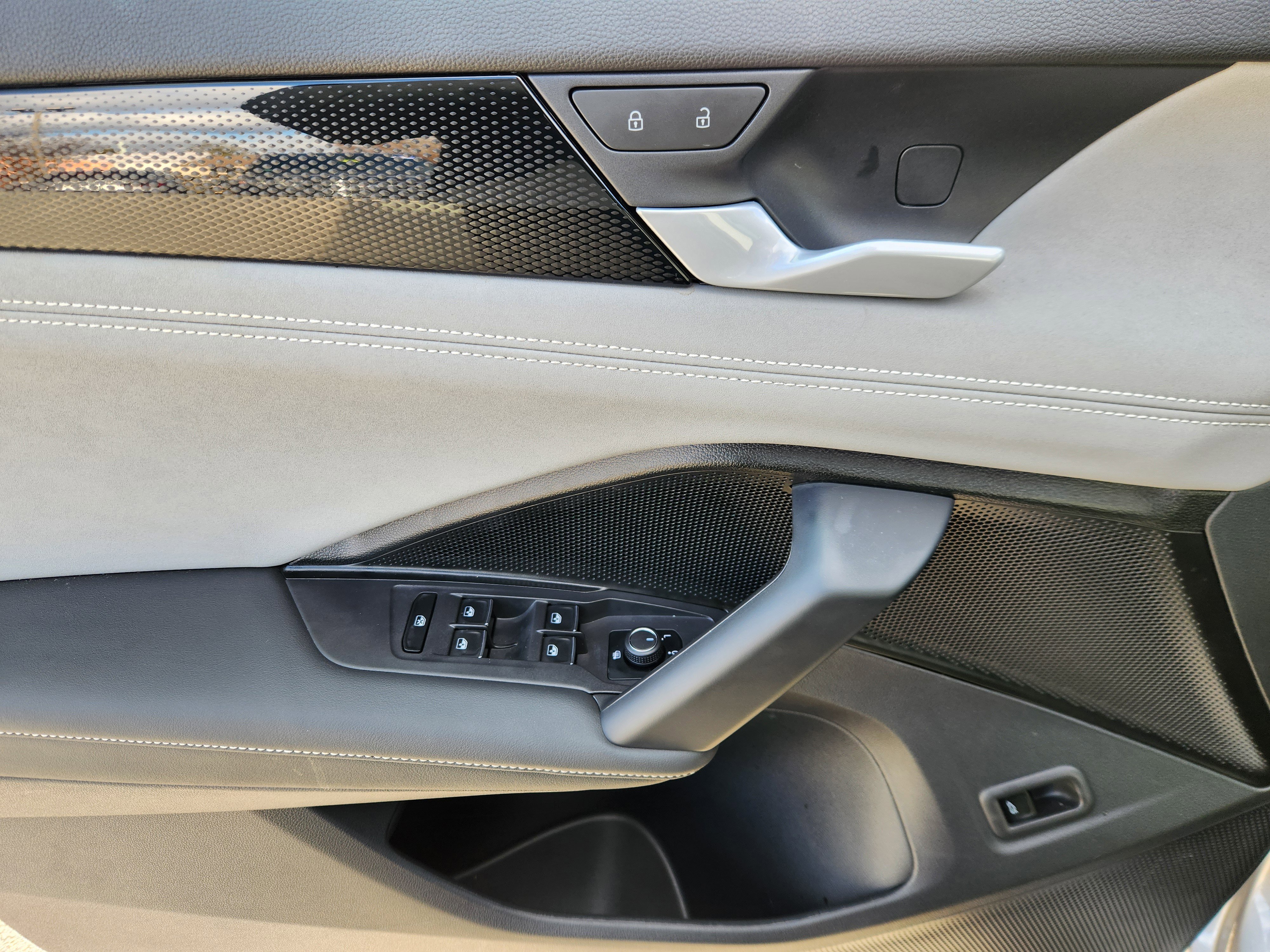 Certified 2025 Volkswagen Tiguan SE w/ Panoramic Sunroof Package image 17