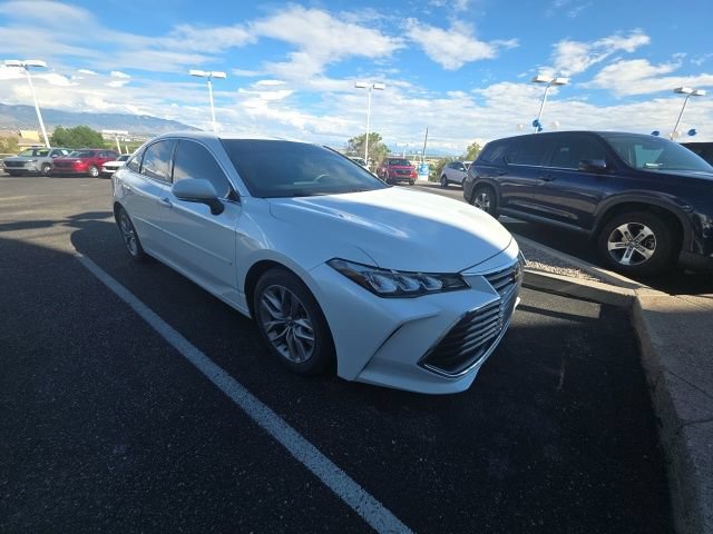 Used 2022 Toyota Avalon XLE FWD image 1