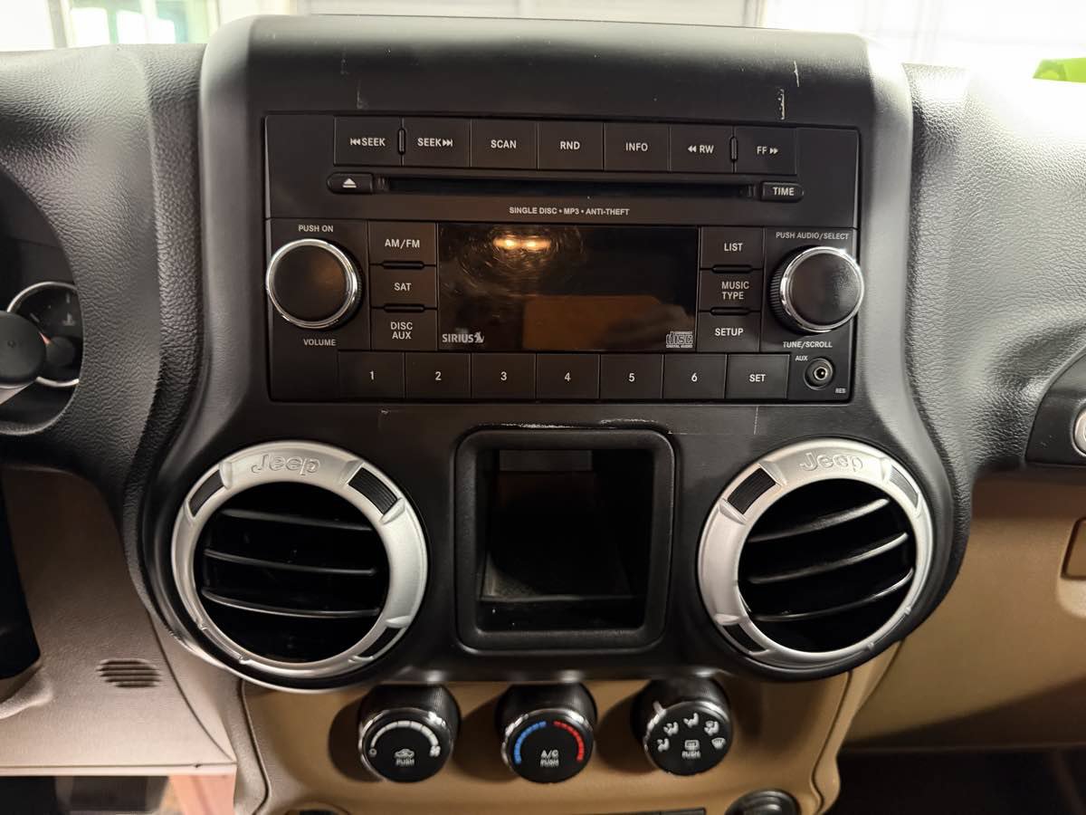 Used 2014 Jeep Wrangler Rubicon w/ Trailer Tow Group AWD/4WD image 17