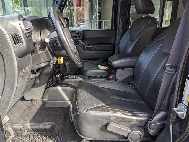 Used 2017 Jeep Wrangler Unlimited Sahara AWD/4WD image 11