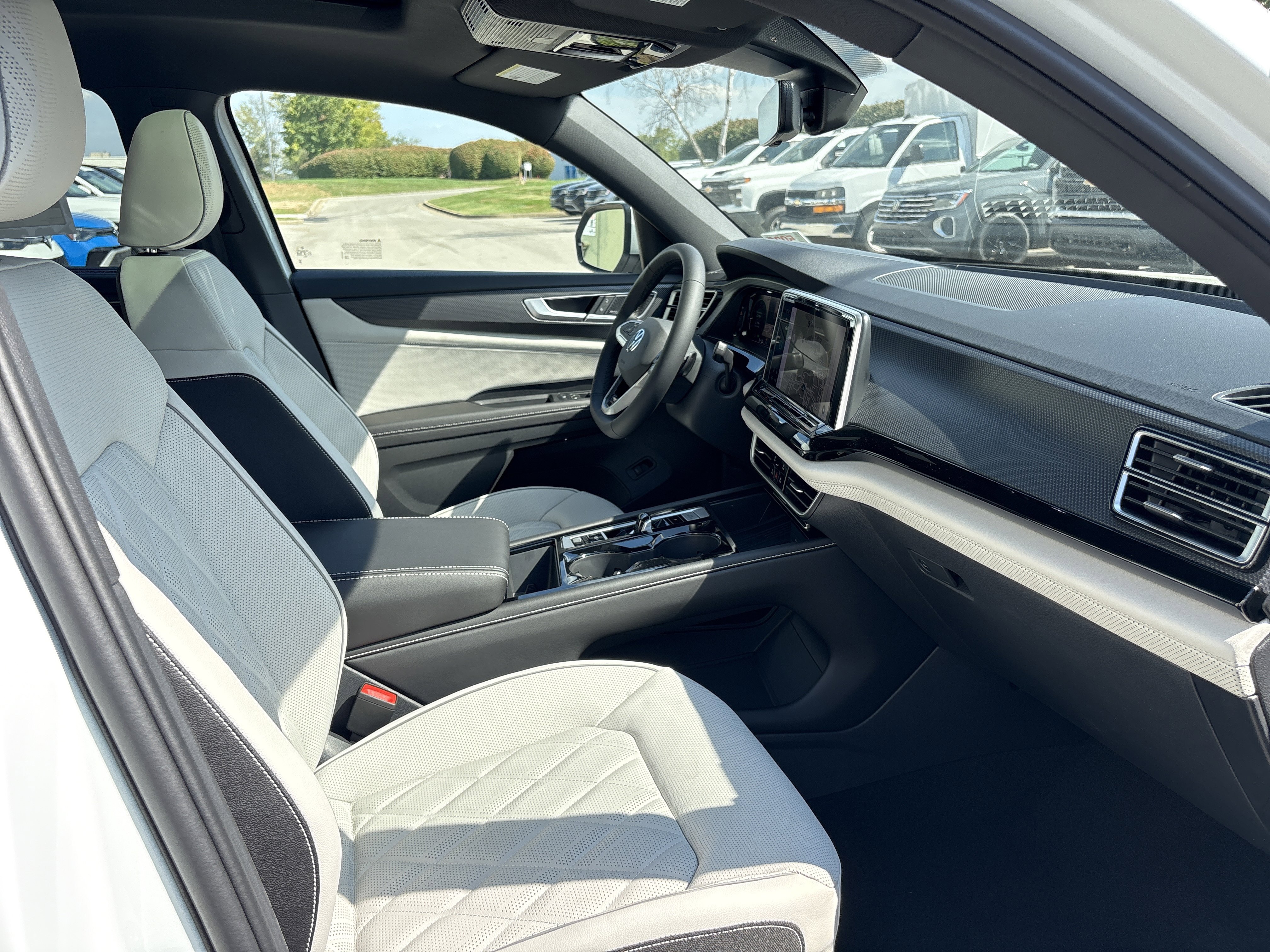 New 2026 Volkswagen Atlas Cross Sport SEL Premium R-Line image 24