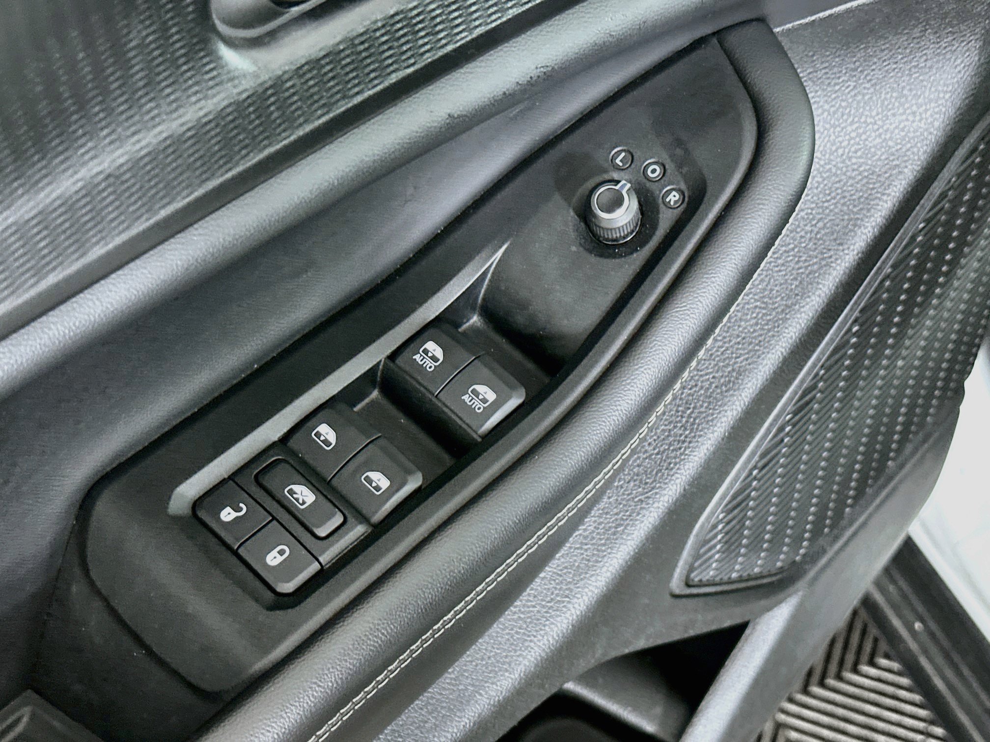 Used 2023 Jeep Grand Cherokee L Laredo AWD/4WD image 15