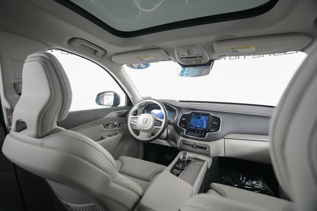 Used 2024 Volvo XC90 B6 Ultimate w/ Protection Package Premier AWD/4WD image 17