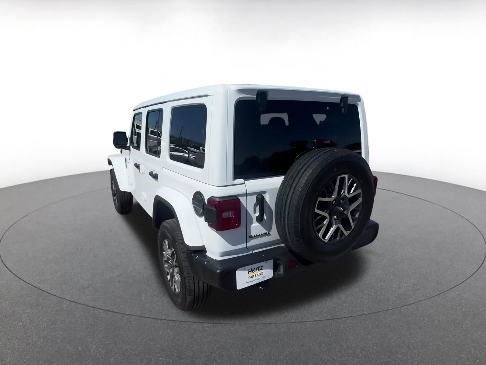 Used 2025 Jeep Wrangler Sahara image 11