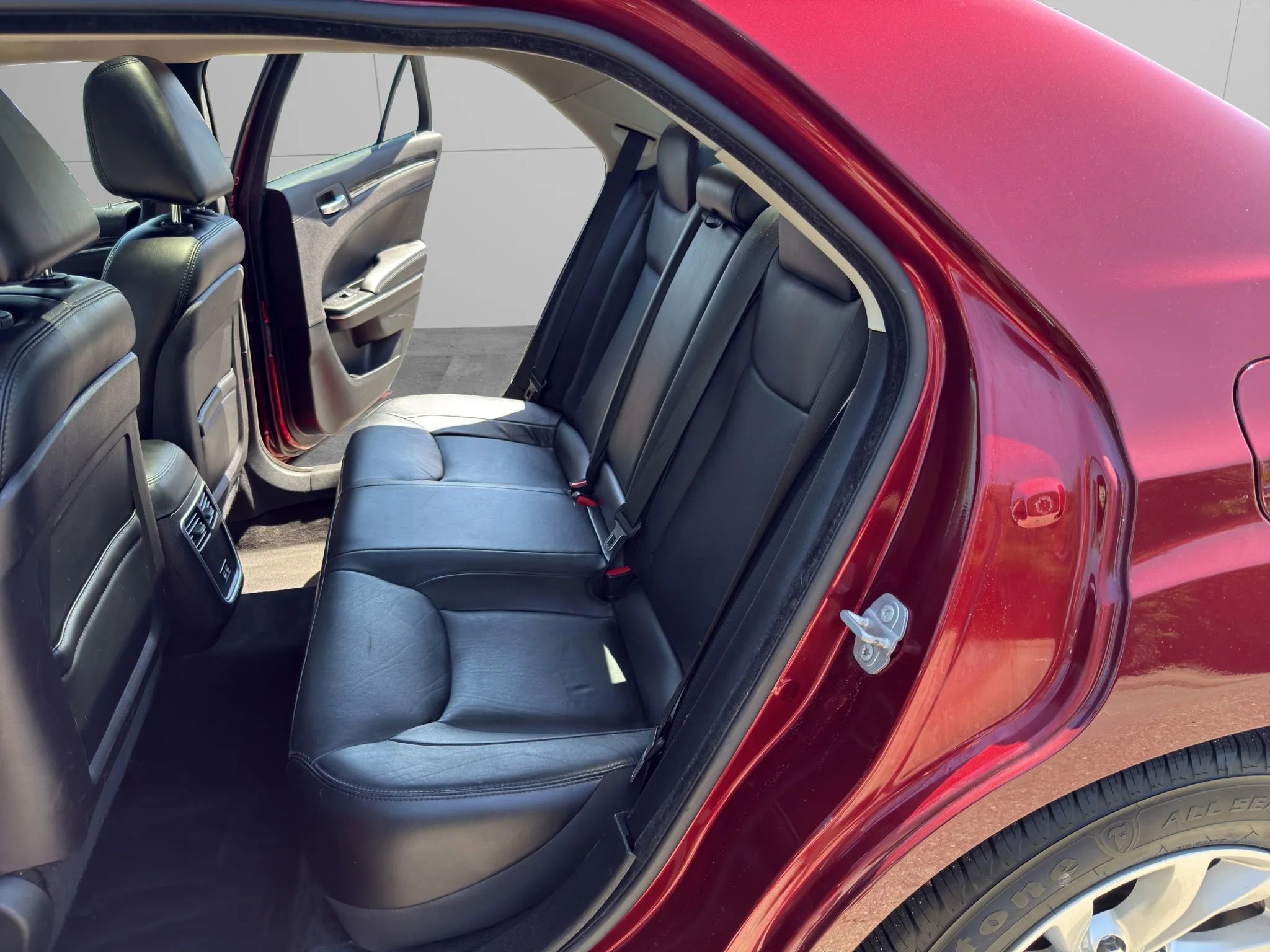 Used 2015 Chrysler 300 Limited RWD image 12