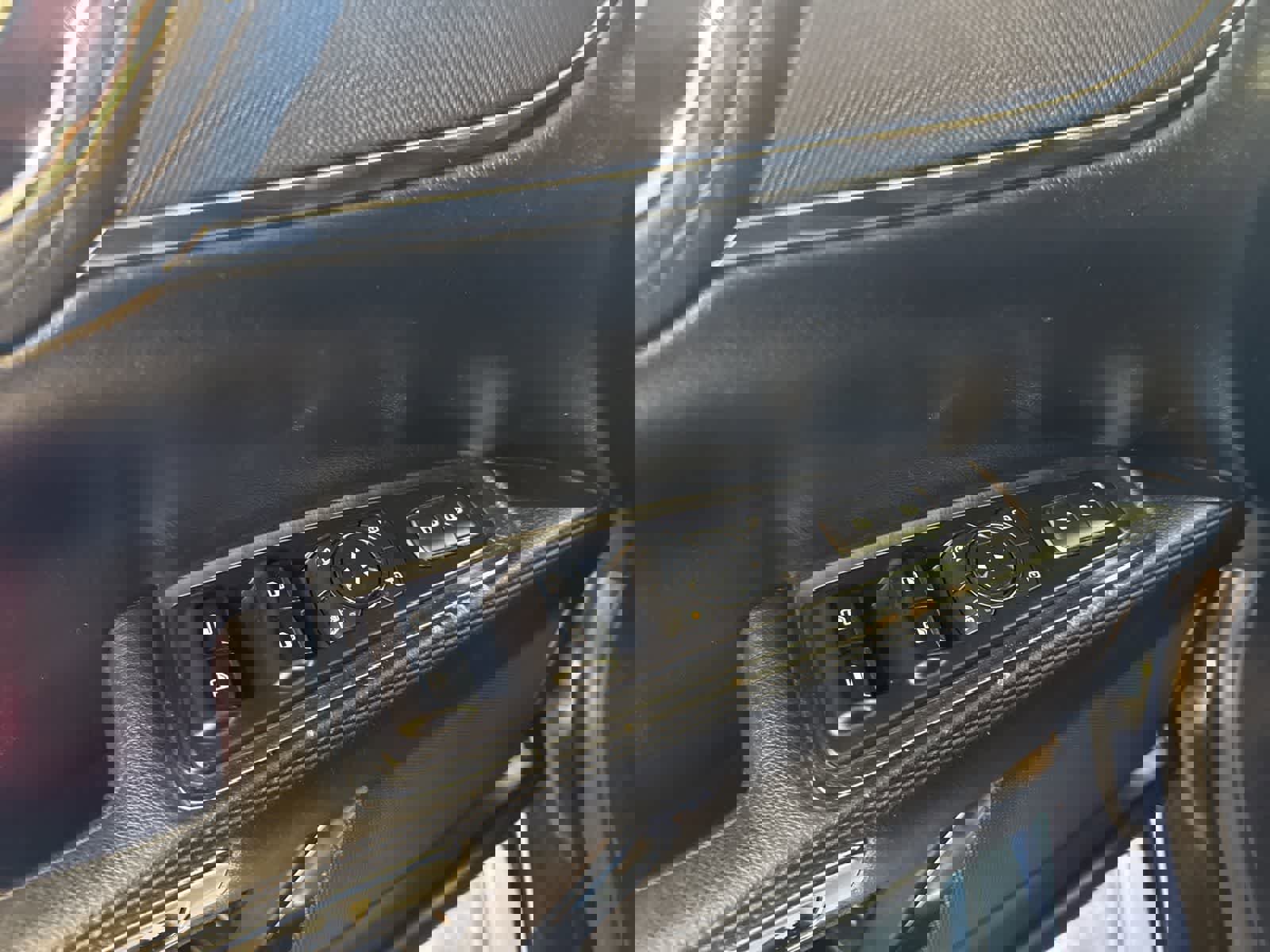 Used 2017 Lincoln Continental Select image 14