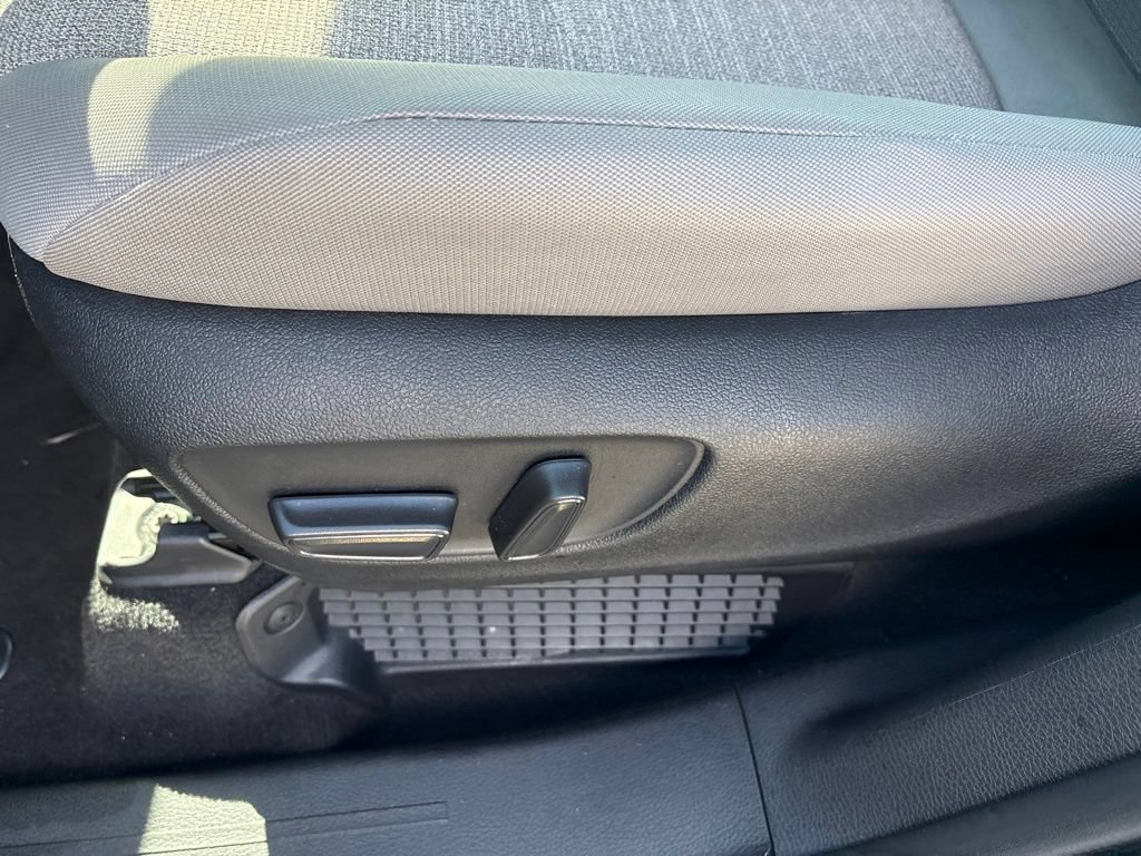 Used 2026 Toyota Sienna LE FWD image 14