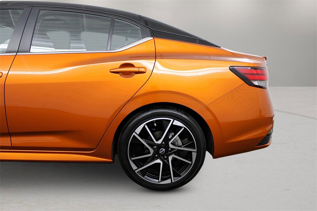 Used 2025 Nissan Sentra SR w/ SR Premium Package image 14
