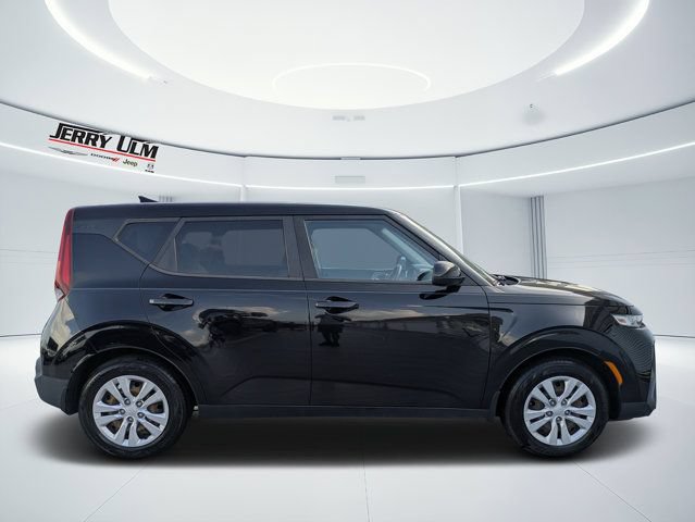 Used 2020 Kia Soul LX FWD image 2