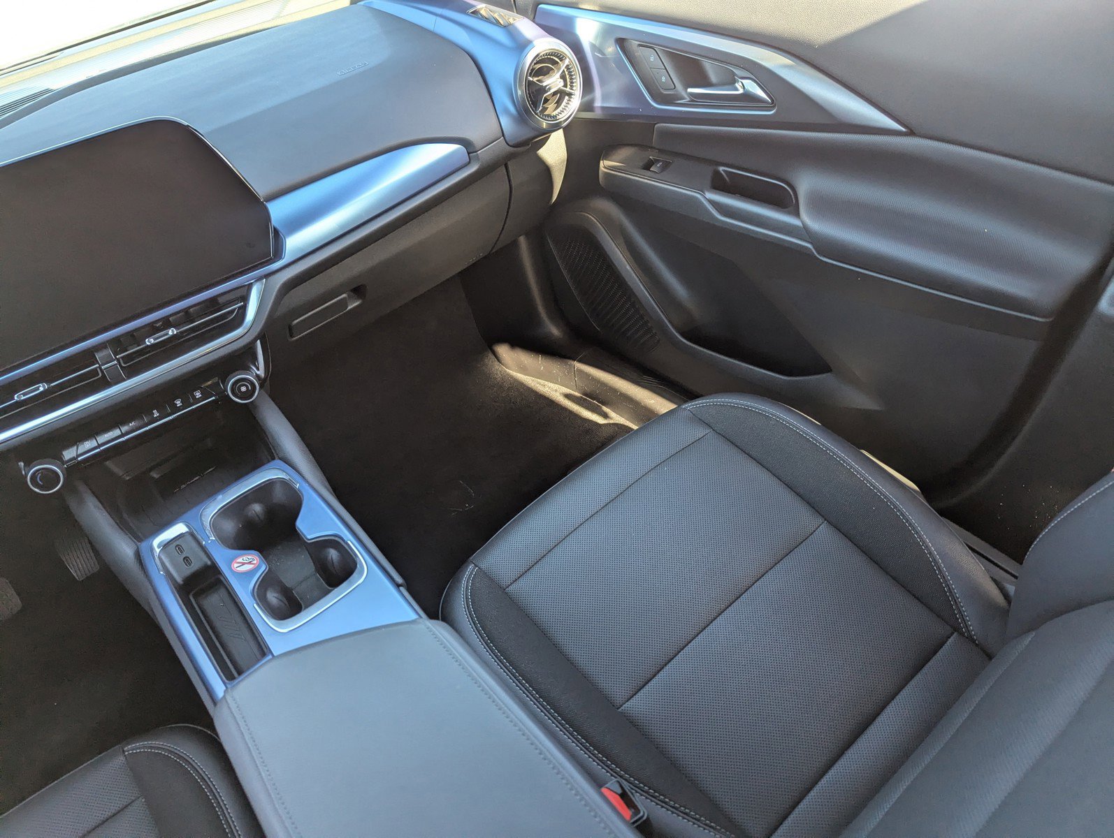 Used 2025 Chevrolet Equinox EV LT w/ Convenience Package image 19