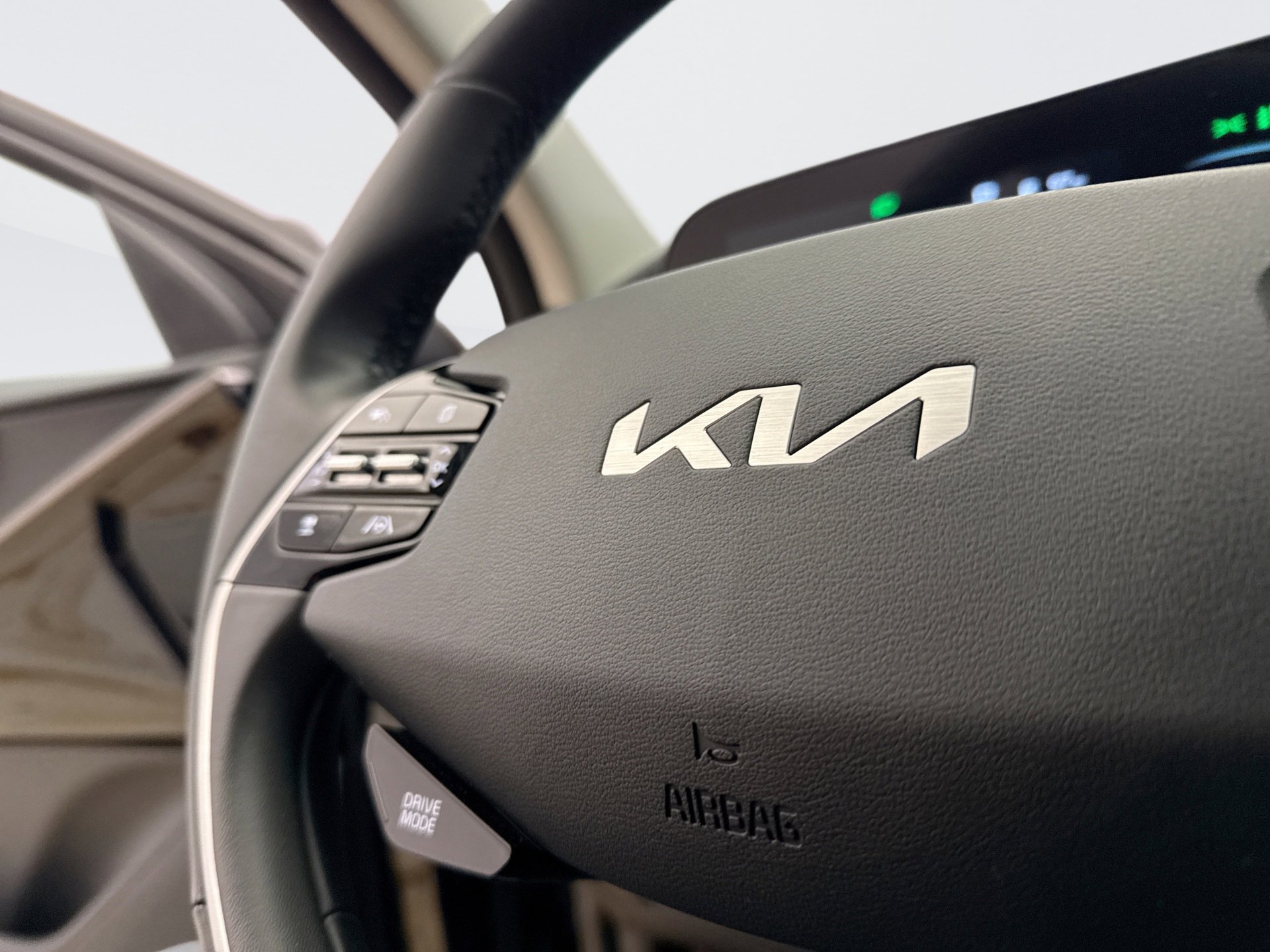 Used 2023 Kia Niro EX Touring FWD image 17