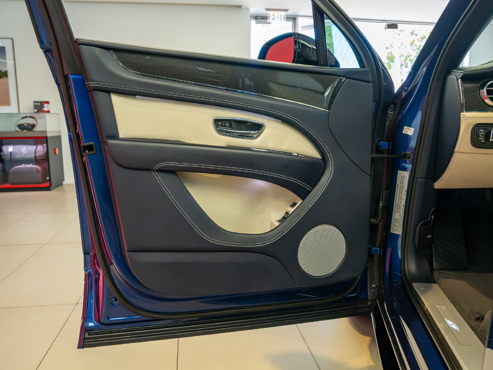 Used 2022 Bentley Bentayga AWD/4WD image 8