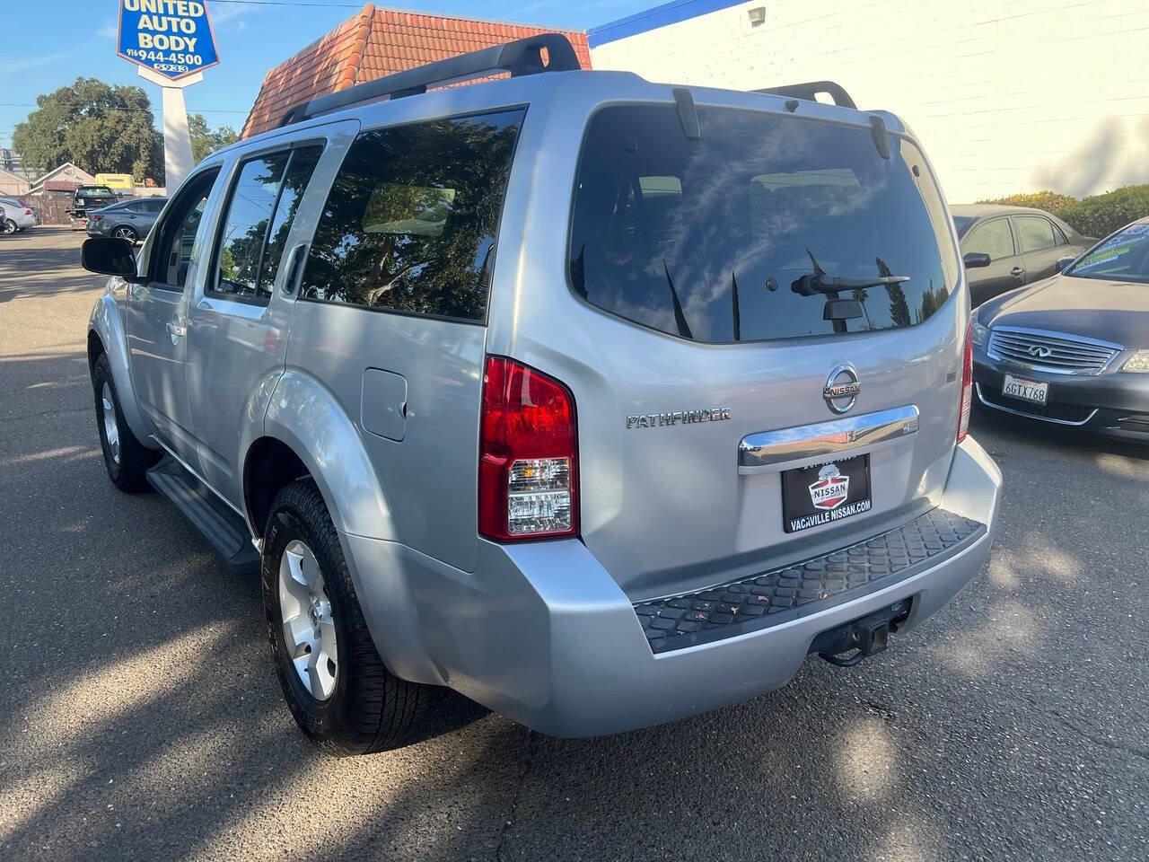 Used 2010 Nissan Pathfinder S FE+ image 4