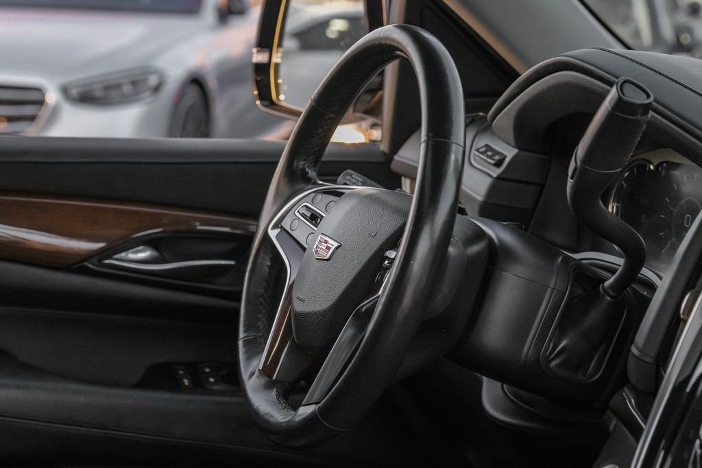 Used 2020 Cadillac Escalade ESV Luxury w/ Escalade Sport Edition image 11