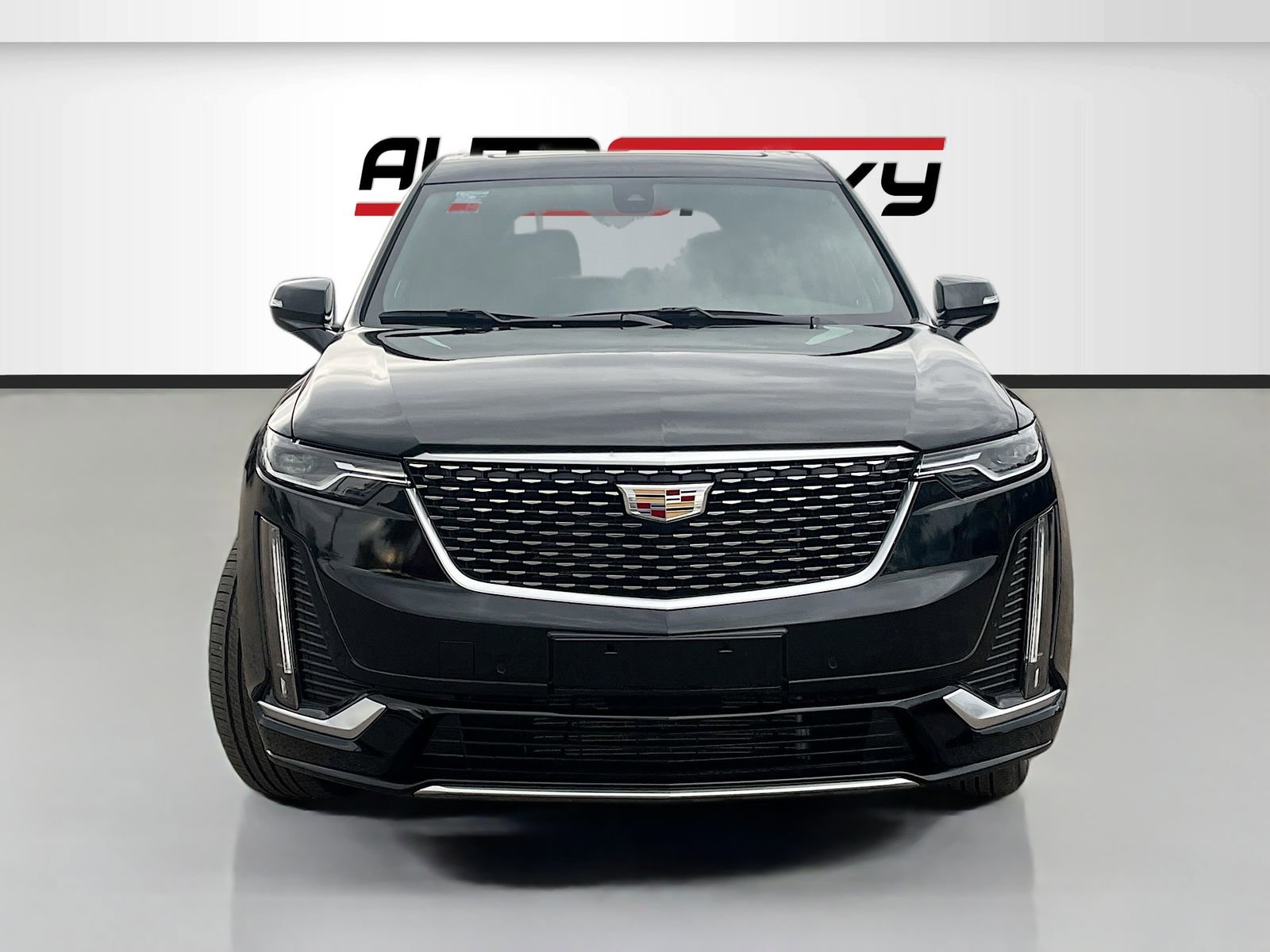 Used 2024 Cadillac XT6 Premium Luxury image 2