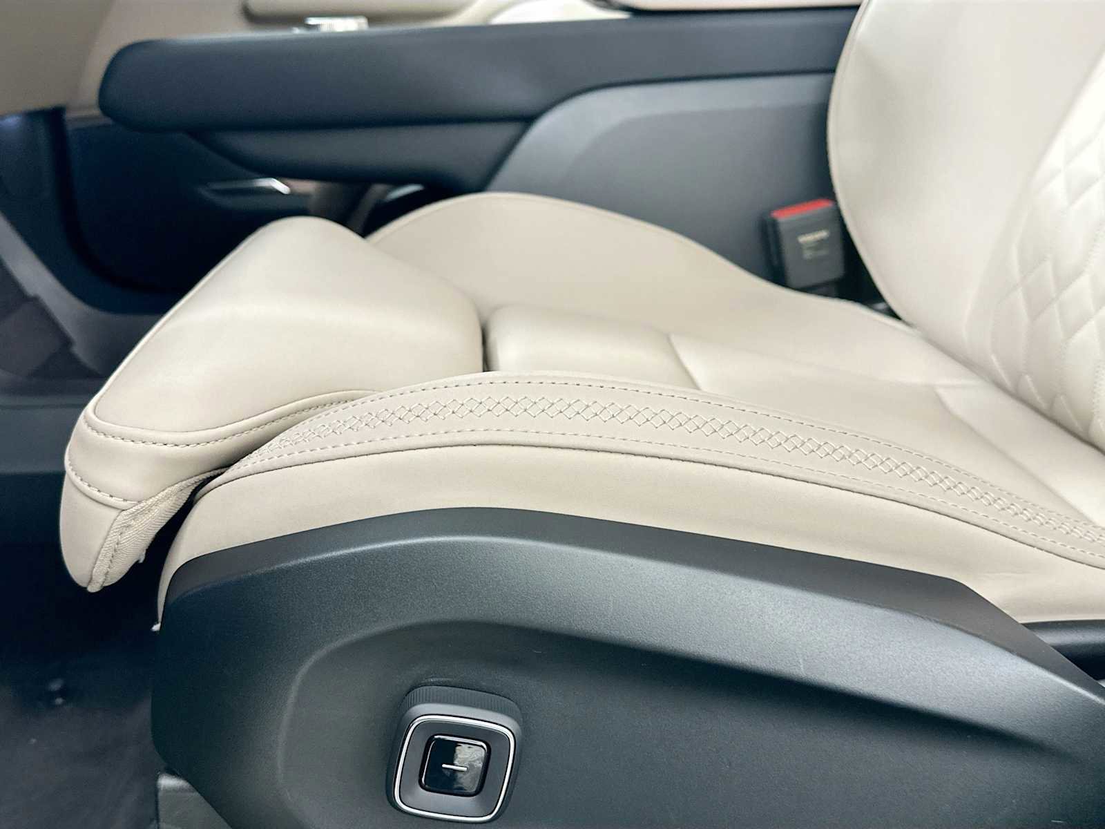 New 2025 Volvo EX90 Ultra image 15