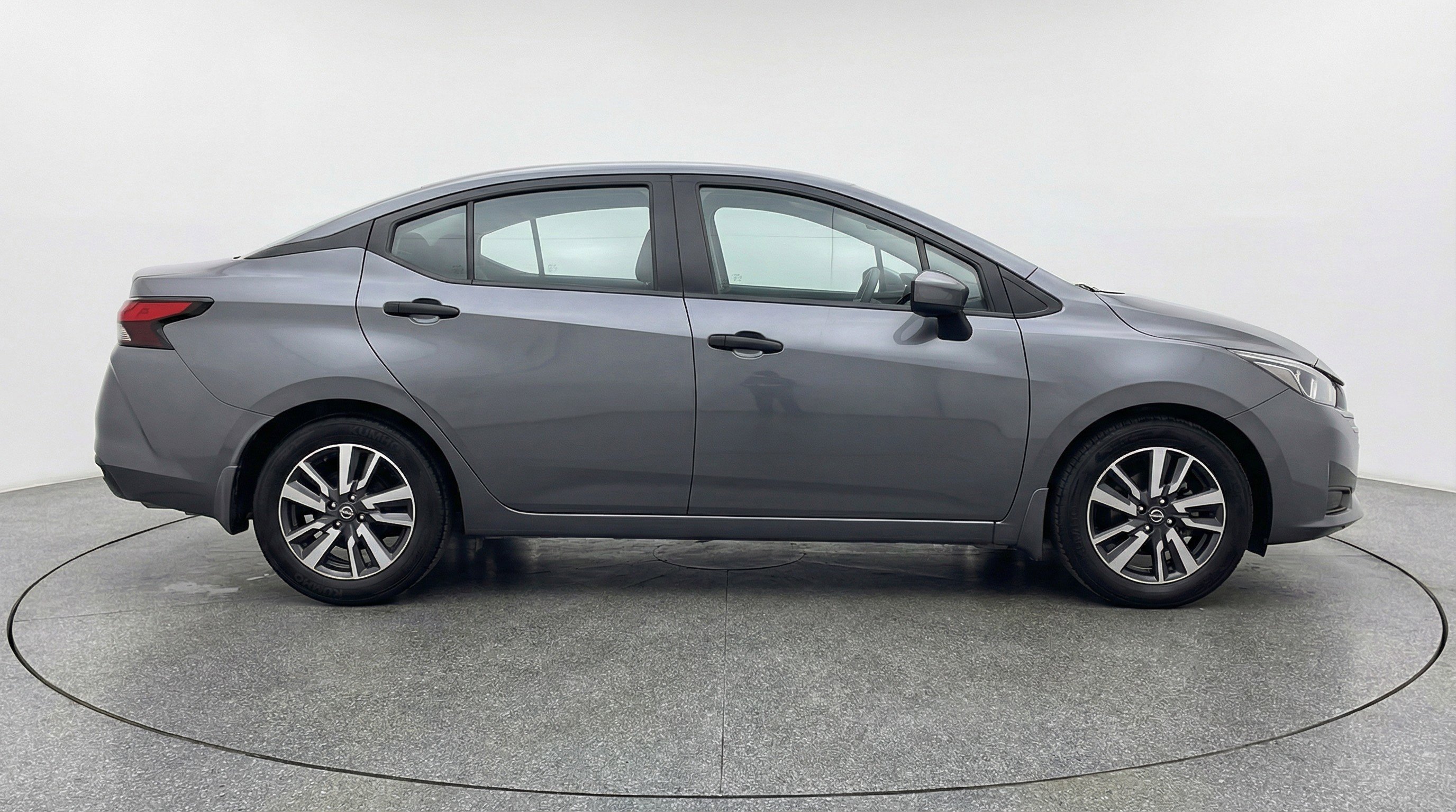 Used 2025 Nissan Versa SV image 11