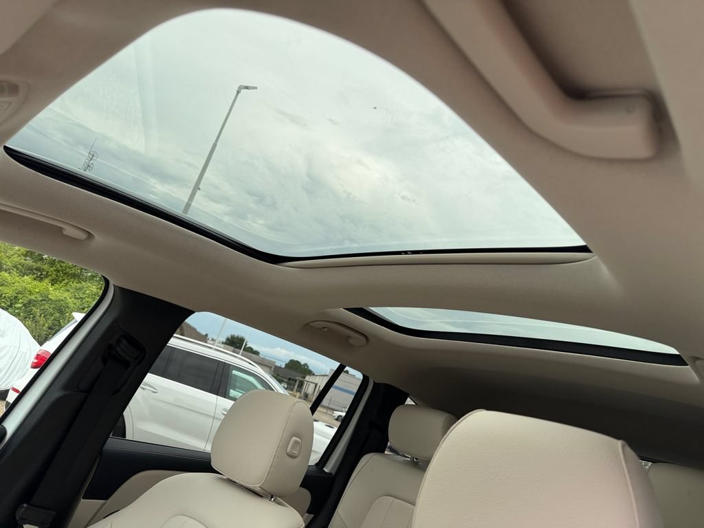 Certified 2025 Mercedes-Benz GLB 250 image 17