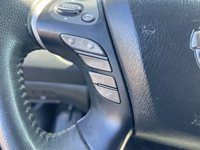 Used 2017 Nissan Pathfinder SV image 15