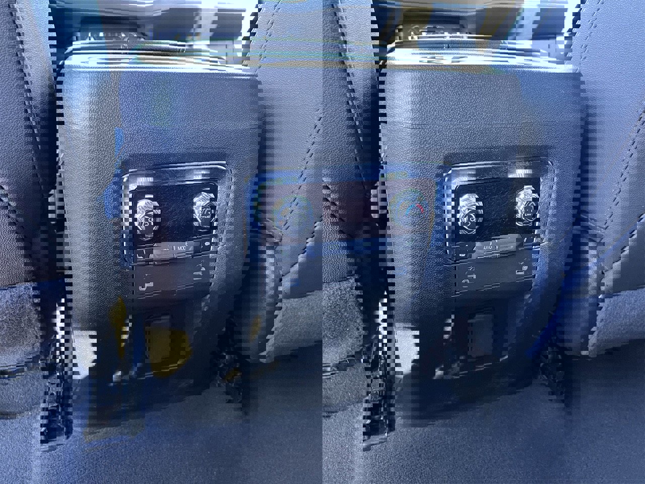 Used 2024 GMC Yukon AT4 w/ AT4 Premium Plus Package image 25