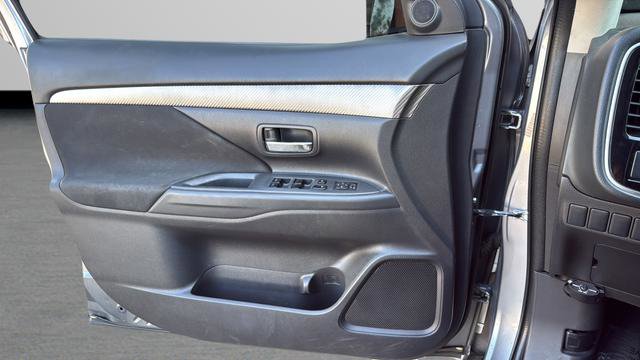 Used 2016 Mitsubishi Outlander SE image 10