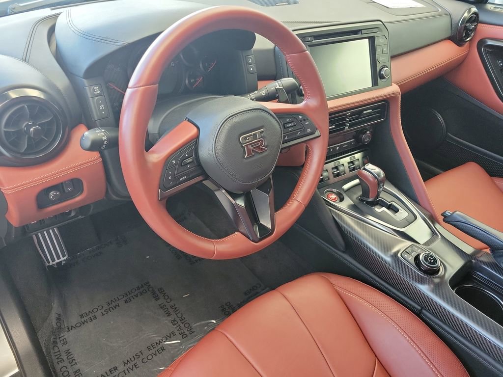 Used 2024 Nissan GT-R Premium w/ Premium Interior Package image 18