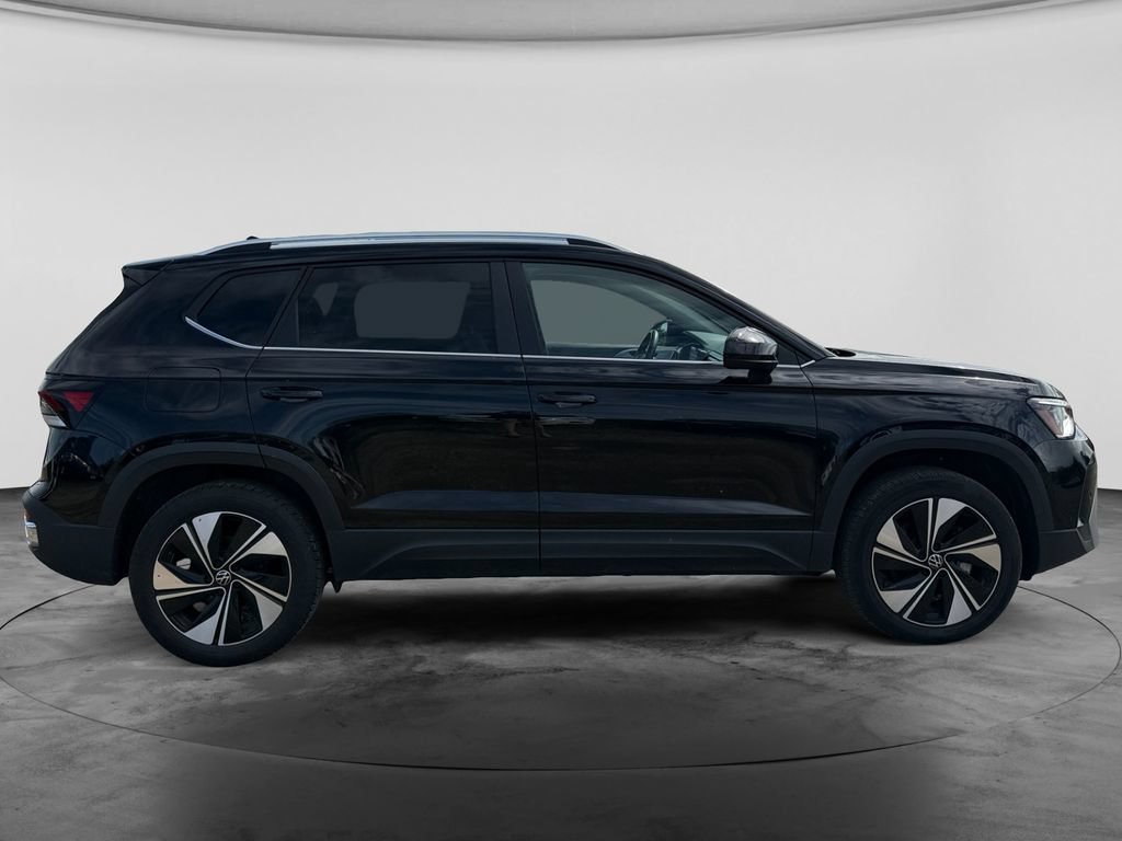 Used 2025 Volkswagen Taos SE AWD/4WD image 10