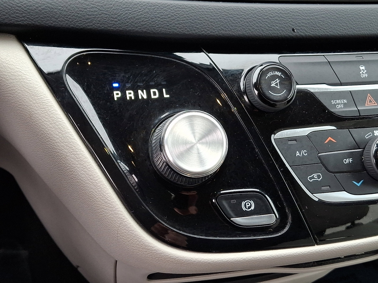 Used 2017 Chrysler Pacifica Touring w/ Tire & Wheel Group image 14