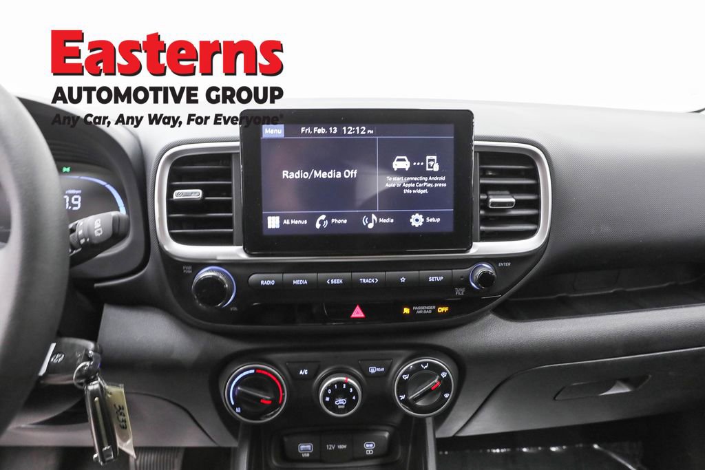 Used 2025 Hyundai Venue SE image 12