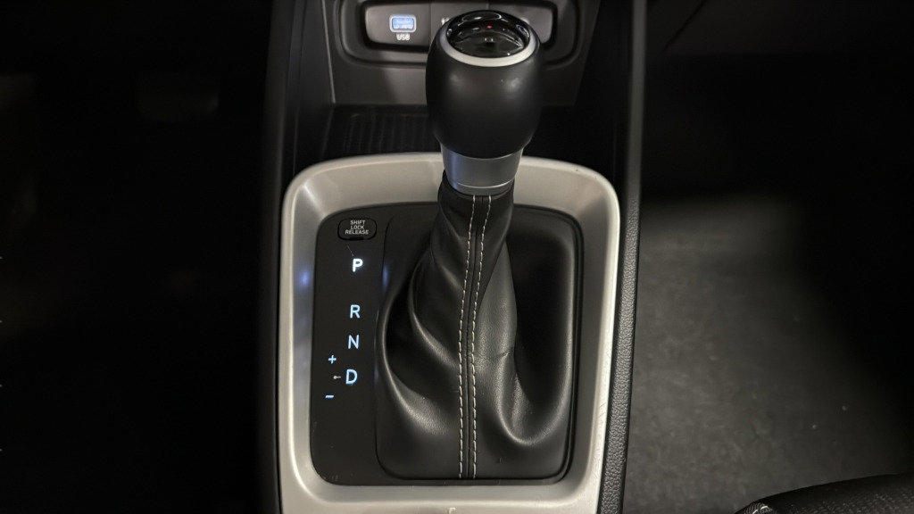 Used 2025 Hyundai Venue SEL FWD image 39