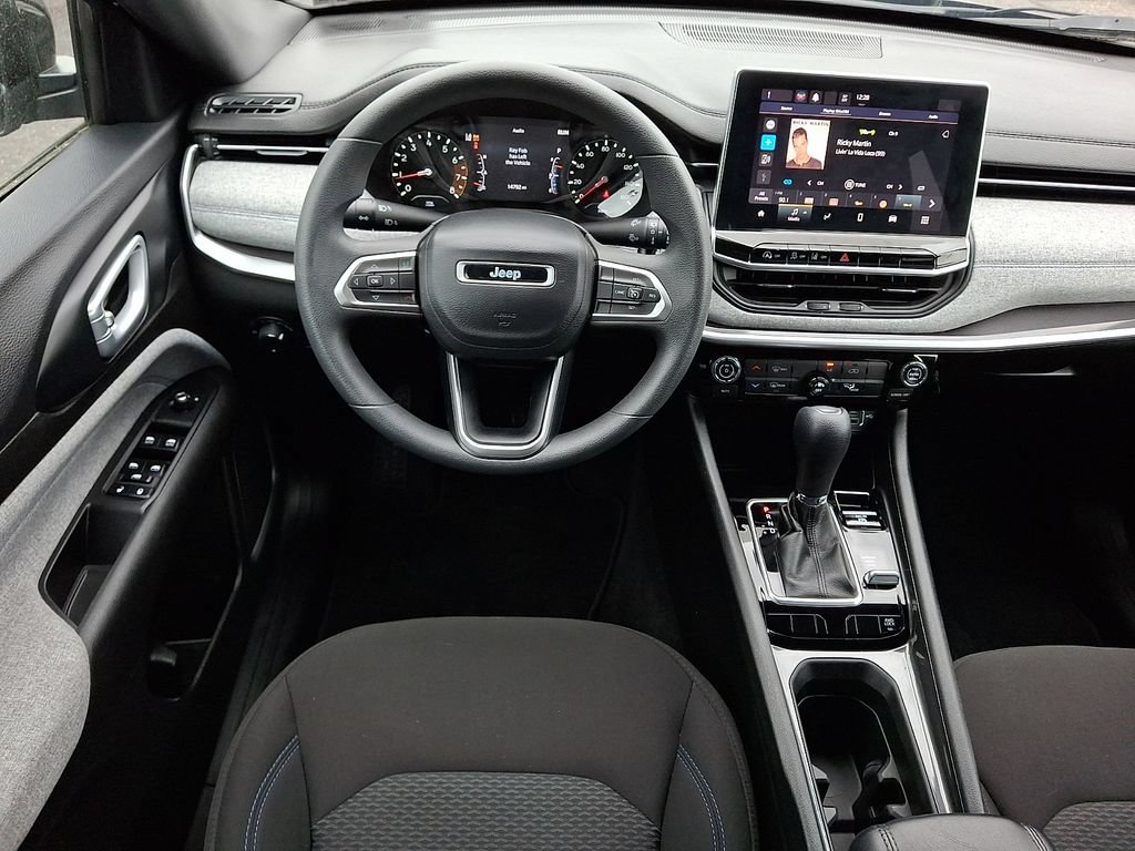 Used 2023 Jeep Compass Sport AWD/4WD image 2