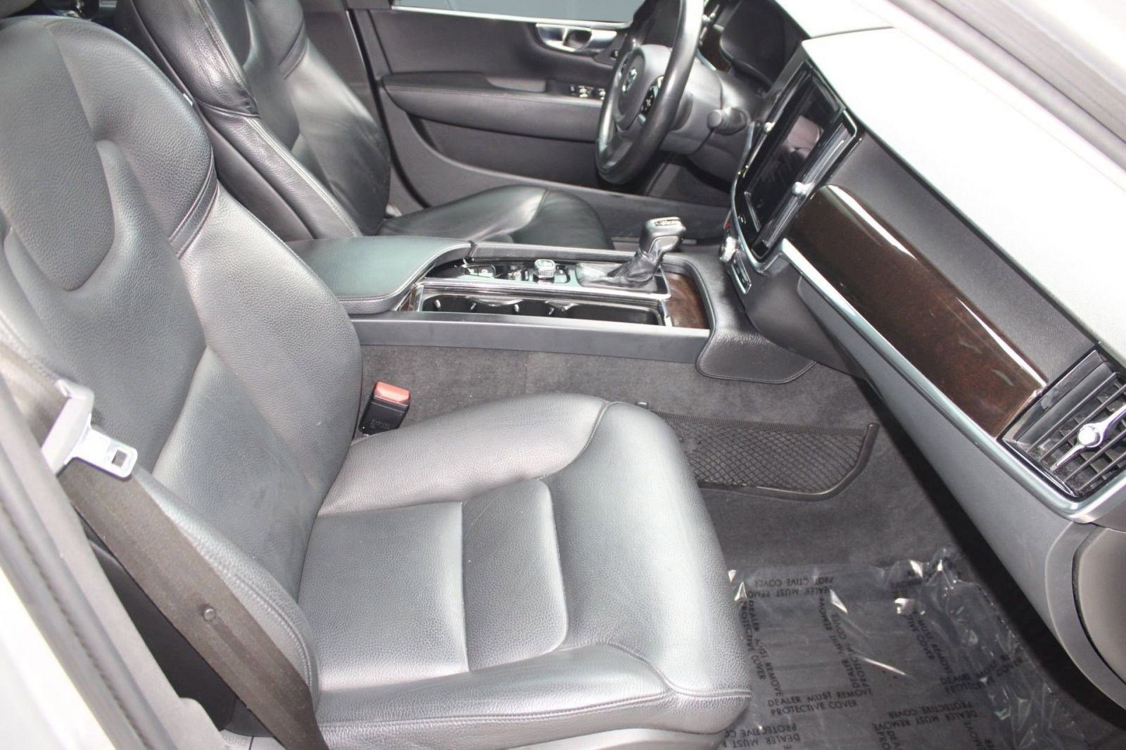 Used 2018 Volvo S90 T5 Momentum image 32