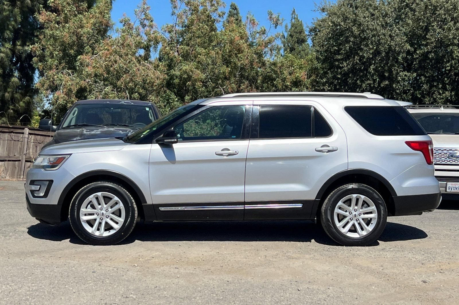 Certified 2017 Ford Explorer XLT w/ Equipment Group 201A FWD image 7