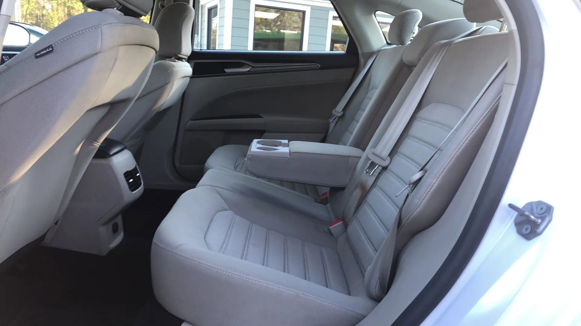 Used 2020 Ford Fusion SE FWD image 17