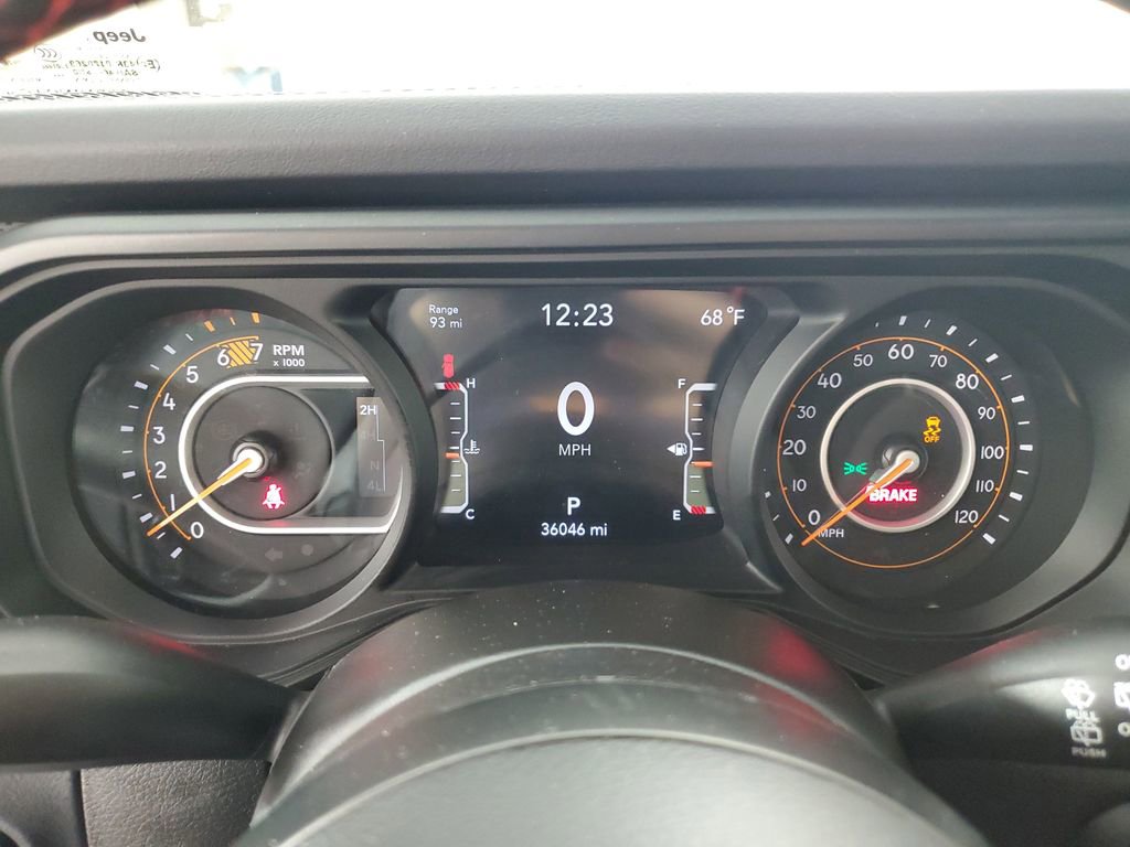 Used 2025 Jeep Wrangler Unlimited Rubicon AWD/4WD image 24